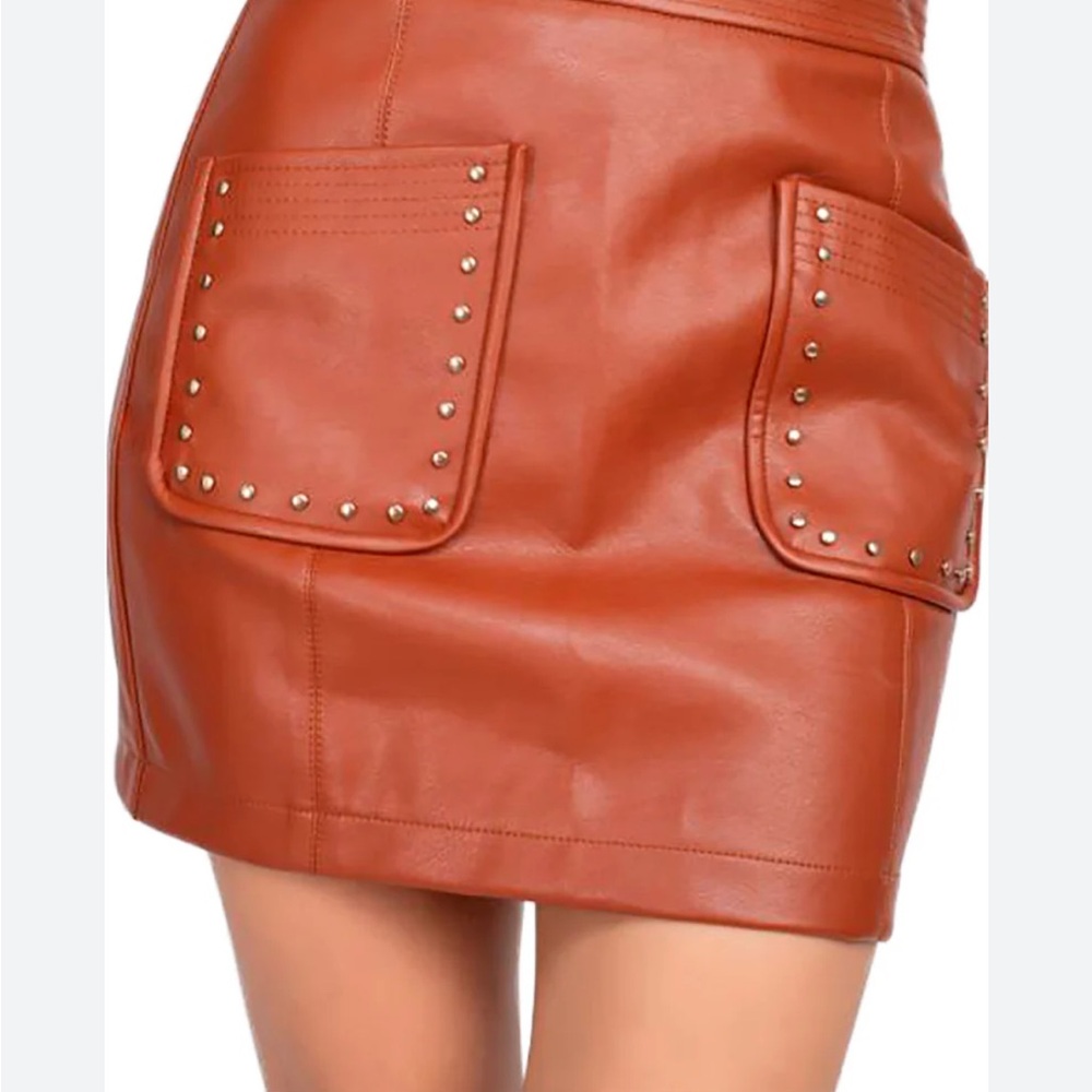 Brown leather skirt with stud details #leather #skirt
Brand with tags